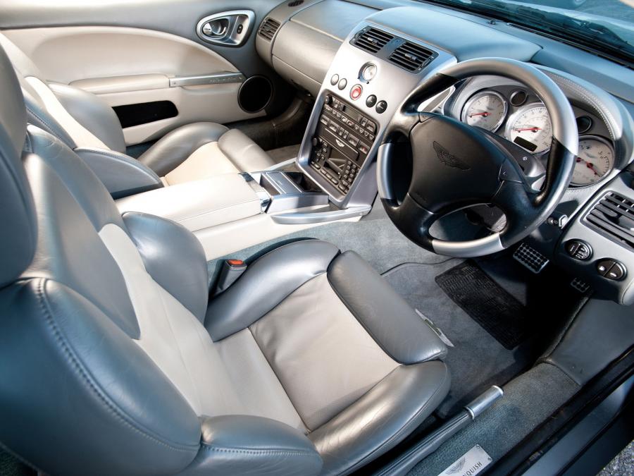 Интерьер Aston Martin V12 Vanquish 2001 года  (UK) (фото 35 из 44)